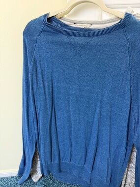 Banana Republic Blue Crewneck Sweater with Subtle Heather. New